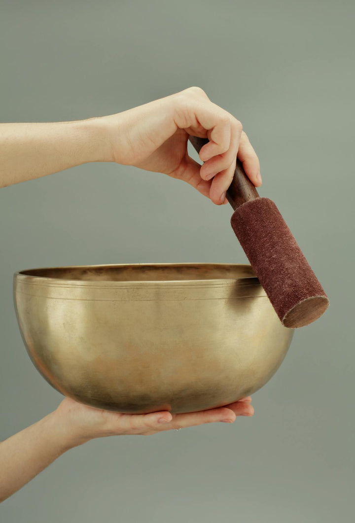 The Healing Power of Sound: How Singing Bowls Support Mindful Living