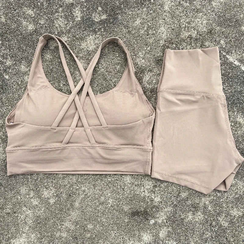 2-Piece Women’s Yoga Set – Cross-Back Bra & High-Waist Shorts