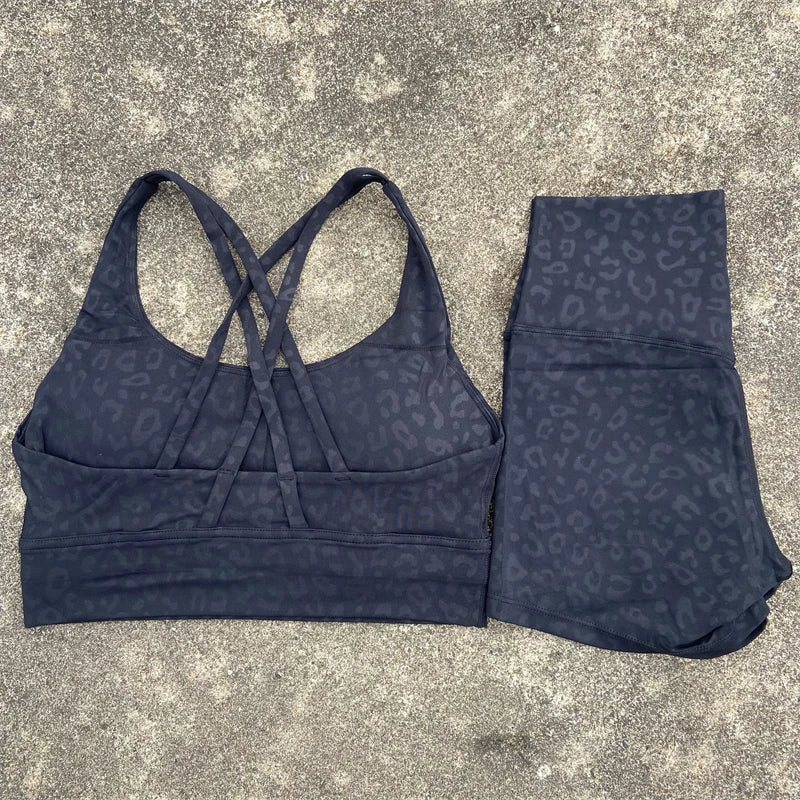 2-Piece Women’s Yoga Set – Cross-Back Bra & High-Waist Shorts