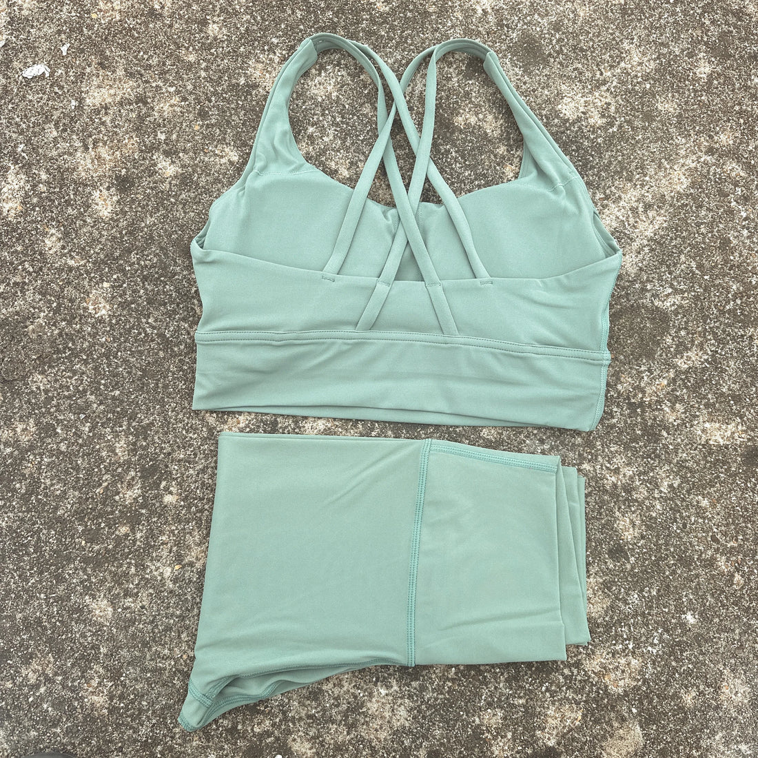 2-Piece Women’s Fitness Set – Sports Bra & High-Waist Yoga Leggings